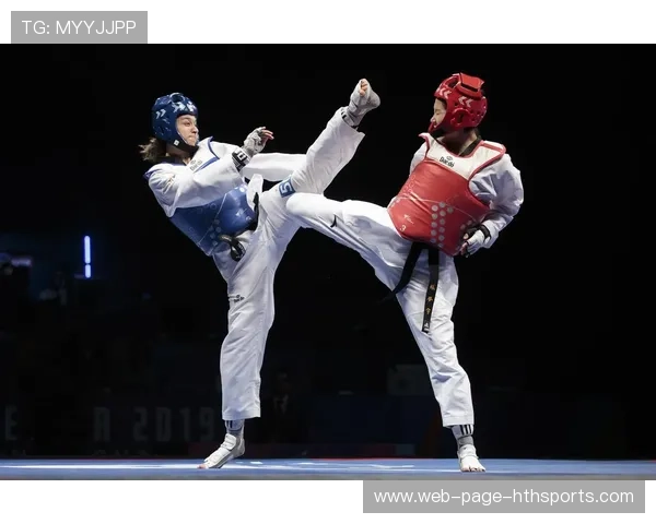 跆拳道世界冠军遭新秀踢倒，赛场震惊