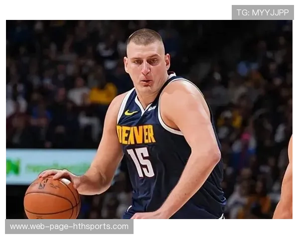 约基奇低位转身勾手，丹佛禁区稳得像锁