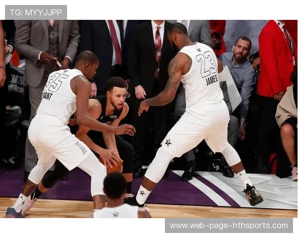 詹姆斯与前队友深夜餐聚,疑似洽谈商业合约 詹姆斯与前队友深夜餐聚,疑似洽谈商业合约